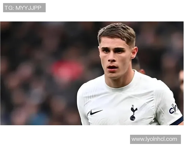 德转热刺球员身价改变:范德芬等5人上涨,西蒙斯等16人跌落 德转热刺球员身价改变:范德芬等5人上涨,西蒙斯等16人跌落